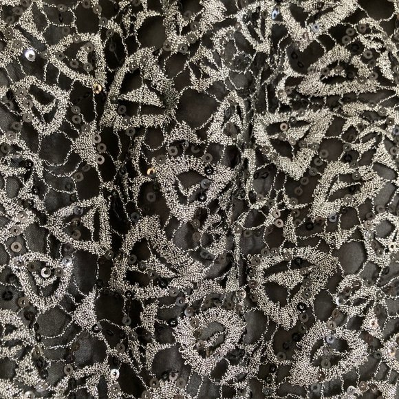 Black and silver lace sequined short formal dress, with back zipper - Picture 3 of 7